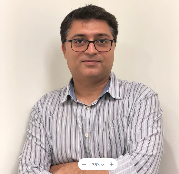 Portrait of Dr Novin Manshani